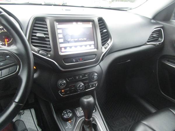 2019 JEEP CHEROKEE TRAILHAWK - CLEAN CAR FAX - BACK UP CAMERA - 4x4 for sale in Moosic, PA – photo 8