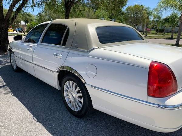 2003 Lincoln Town Car Signature Series for sale in Fort Pierce, FL – photo 2