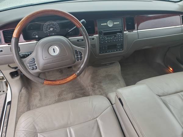 2004 Lincoln Town Car Ultimate - cars & trucks - by dealer - vehicle... for sale in Olathe, MO – photo 6
