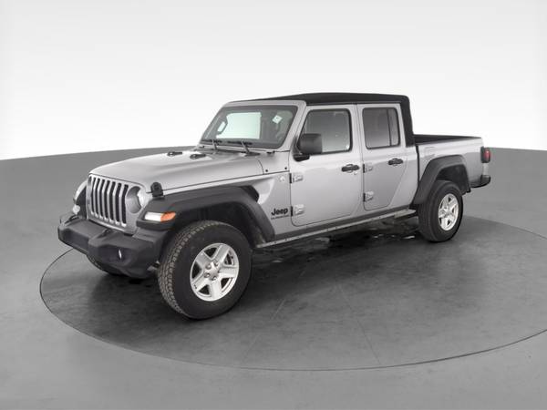 2020 Jeep Gladiator Sport Pickup 4D 5 ft pickup Gray - FINANCE... for sale in Chicago, IL – photo 3