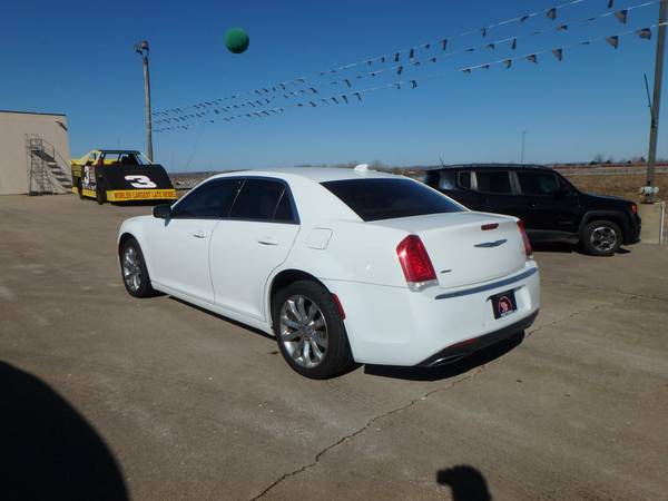 2017 Chrysler 300 Limited - - by dealer - vehicle for sale in Bonne Terre, MO – photo 5