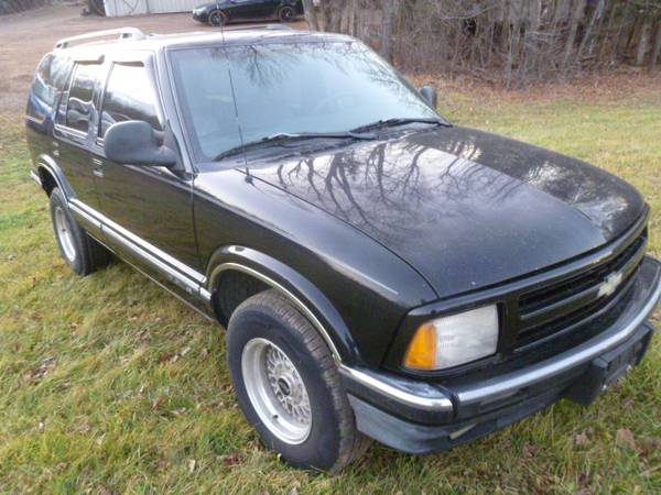 1997 CHEVROLET BLAZER 4 DOOR ALMOST RUST FREE, SOUTHERN VEHICLE -... for sale in Westboro, WI – photo 3