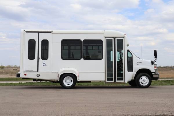 2014 Ford E-350 10 Passenger Paratransit Shuttle Bus for sale in Crystal Lake, IA – photo 4