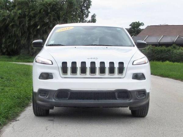 2016 Jeep Cherokee Se Habla Espaol - cars & trucks - by dealer -... for sale in Fort Myers, FL – photo 2