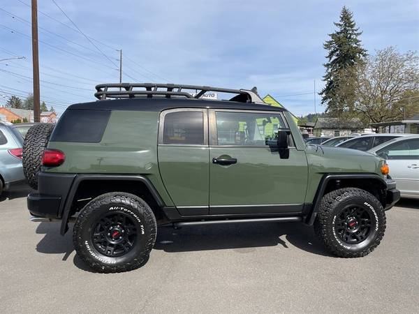 2011 Toyota FJ Cruiser 4x4 Lifted Fully loaded New tires - cars & for sale in Portland, OR – photo 3