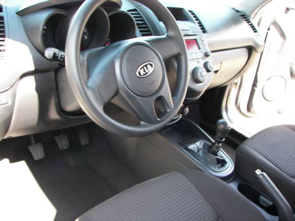2011 KIA SOUL BASE 5-SPEED MANUAL - - by dealer for sale in Pittsburgh, PA – photo 9