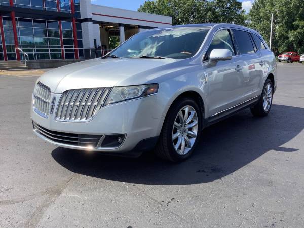Low Mileage! 2010 Lincoln MKT! Loaded! Third Row! - cars & trucks -... for sale in Ortonville, MI