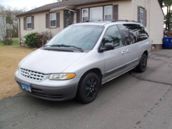 2000 Grand Voyager SE - cars & trucks - by owner - vehicle... for sale in Unionville, CT – photo 2