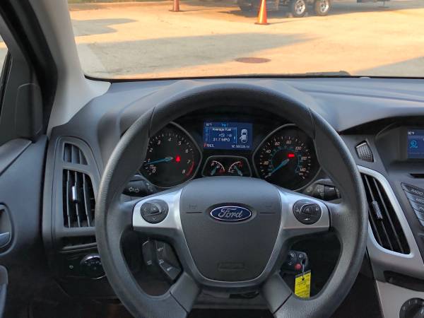 Low Mile 2014 Ford Focus SE - cars & trucks - by dealer - vehicle... for sale in Yorkville, IL – photo 22