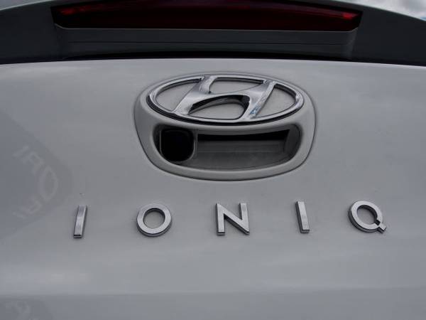 2020 Hyundai Ioniq Plug-In Hybrid SE - - by dealer for sale in Beaverton, OR – photo 6