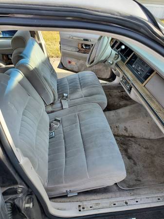 1991 Lincoln Town Car - cars & trucks - by owner - vehicle... for sale in Portage, IL – photo 7