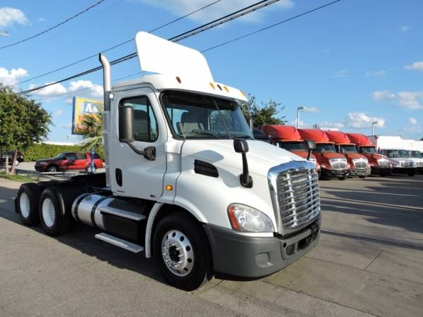 2011 FREIGHTLINER CASCADIA DAYCAB DD13 with for sale in Grand Prairie, TX – photo 15