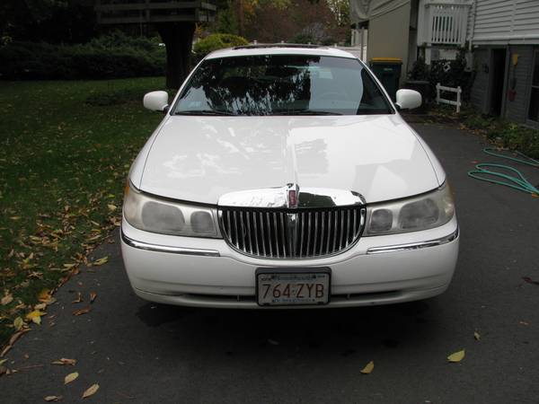2000 Lincoln Town Car Signature - cars & trucks - by owner - vehicle... for sale in North Attleboro, MA – photo 7