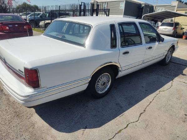 1993 Lincoln Town Car 4dr Sedan Executive - - by for sale in New Orleans, LA – photo 16