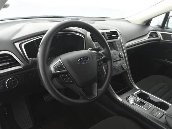 2017 Ford Fusion SE Hybrid Sedan 4D sedan White - FINANCE ONLINE for sale in Memphis, TN – photo 2
