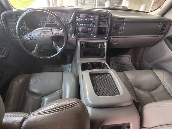 2003 CHEVROLET SUBURBAN - - by dealer - vehicle for sale in MILWAUKEE WI 53209, WI – photo 16
