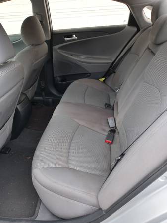 2011 Hyunday Sonata 4 cil - cars & trucks - by owner - vehicle... for sale in Chicago, IL – photo 13
