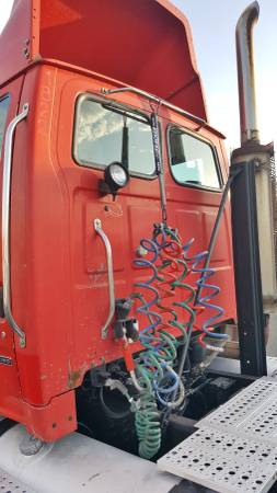 2005 Tandem Day Cab Tractor 435H.P. - One Owner - ALL Records - DayCab for sale in Chicago, IL – photo 6