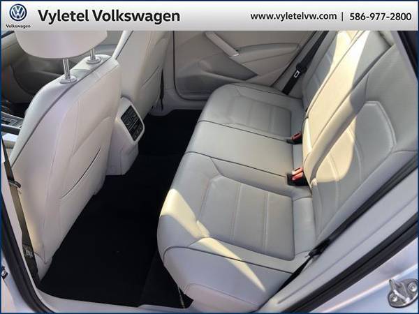 2018 Volkswagen Passat sedan 2 0T SE w/Technology Auto - Volkswagen for sale in Sterling Heights, MI – photo 11