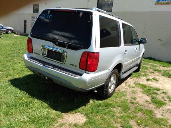 Lincoln Navigator with third row seating for sale in Indianapolis, IN – photo 4