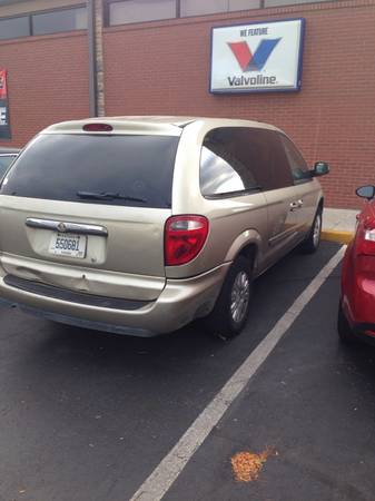 2005 Chrysler Town and Country for sale in Wilmore, KY – photo 4