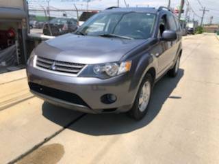 2008 MITSUBISHI OUTLANDER EXTRA CLEAN LOOKS AND DRIVES LIKE NEW for sale in Chicago, IL – photo 2