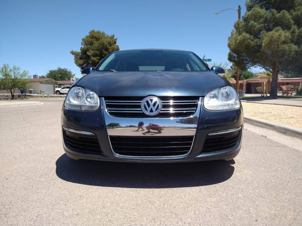 2010 VW JETTA LIMITED - - by dealer - vehicle for sale in Sunland Park, TX – photo 2