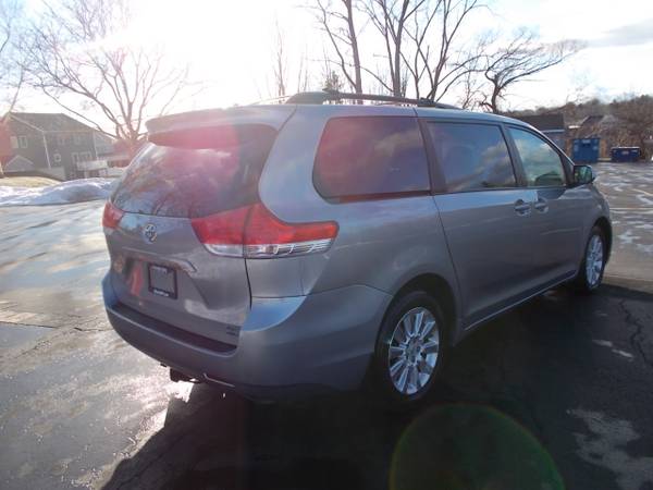 2011 Toyota Sienna 5dr 7-Pass Van V6 LE AWD (Natl) for sale in Cohoes, NY – photo 6