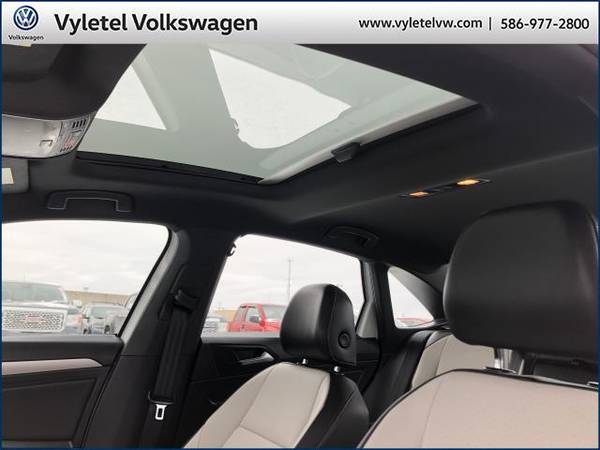 2020 Volkswagen Jetta sedan R-Line Auto w/ULEV - Volkswagen Pure for sale in Sterling Heights, MI – photo 19