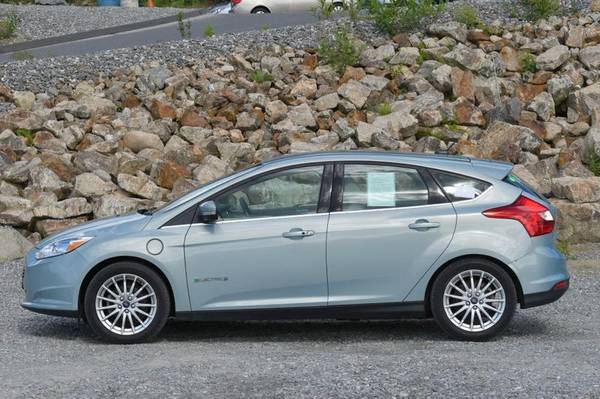 2013 *Ford* *Focus* *Electric* - cars & trucks - by dealer - vehicle... for sale in Naugatuck, CT – photo 2