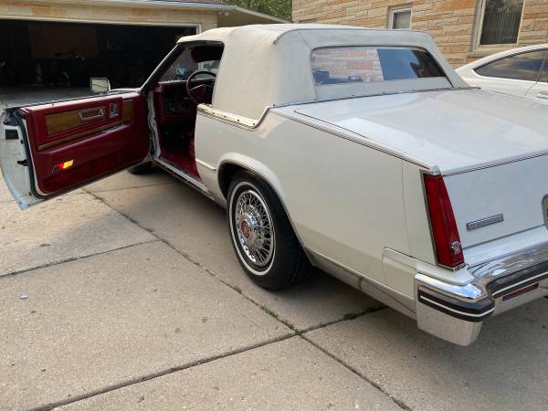 Clean Cadilac for sale in milwaukee, WI – photo 11