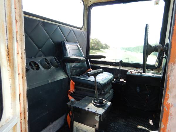 2001 International 4700 DT466E Grapple Loader Lift Low Miles 7.6L Dies for sale in Royal Palm Beach, FL – photo 9