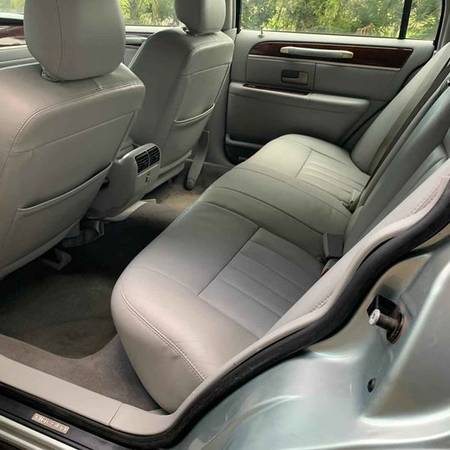 2007 LINCOLN TOWN CAR SIGNATURE $4,200 176089 MILES - cars & trucks... for sale in Fort Myers, FL – photo 7