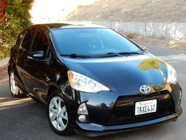 2013 TOYOTA PRIUS C 4 | CLEAN TITLE | LEATHER | NAVIGATION | SUNROOF for sale in Woodland Hills, CA – photo 3