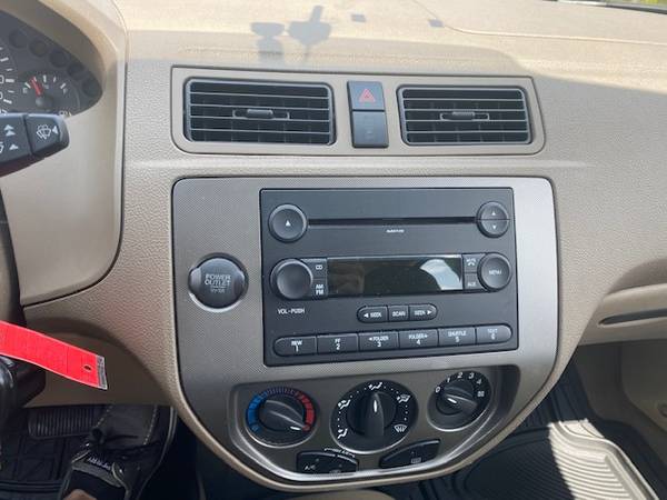 2006 Ford Focus Wagon ZXW SE - - by dealer - vehicle for sale in Grand Blanc, MI – photo 13