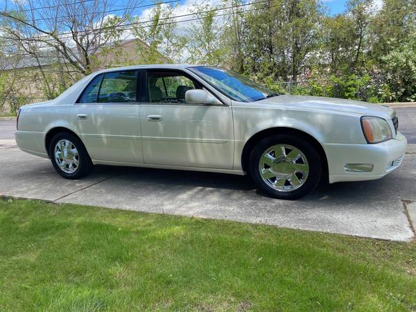 sharp 2001 Cadillac dts SUPER CLEAN NO RUST (pearl white) - cars & for sale in Wauconda, WI – photo 8
