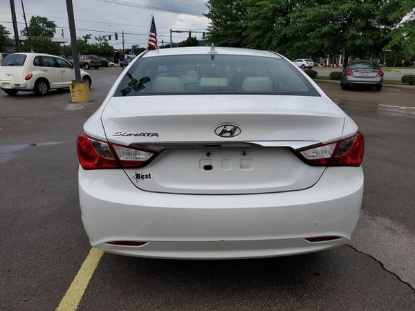 2011 HYUNDAI SONATA!! WE TAKE TRADES!! no credit needed!! for sale in Fayetteville, AR – photo 2