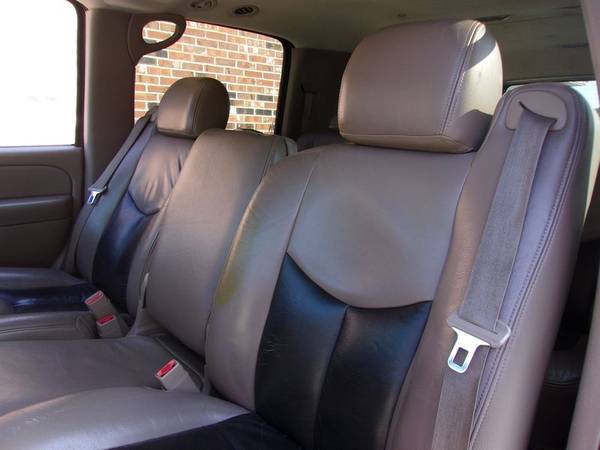 2005 Chevy Suburban LS Seats-9, 301k Miles, Black/Tan, Very Clean!!... for sale in Franklin, ME – photo 9