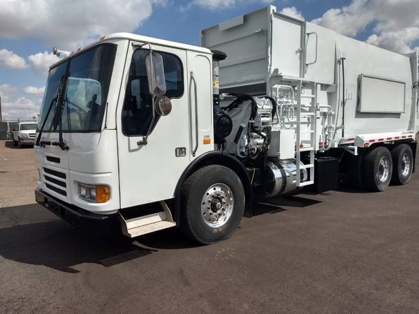 (2) 2007 Curbtender Garbage Truck 31 Yard Auto Side Load AZ Rust Free for sale in Irvington, NY – photo 6