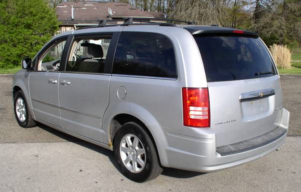 2010 CHRYSLER TOWN & COUNTRY TOURING, 3 8L V6, clean, runs great for sale in Coitsville, OH – photo 4