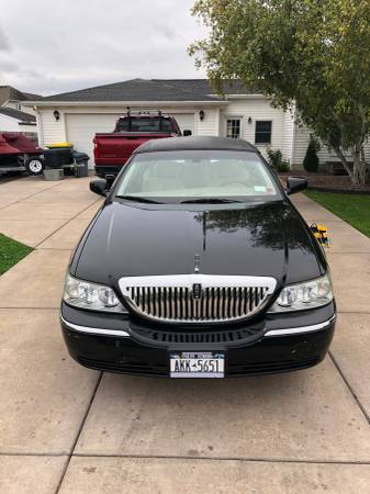 2009 Lincoln Town Car **LOW MILES** for sale in Lockport, NY