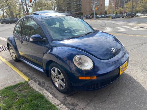 2006 Volkswagen new beetle 2 5 L hatchback sunroof heated seats for sale in Brooklyn, NY – photo 4