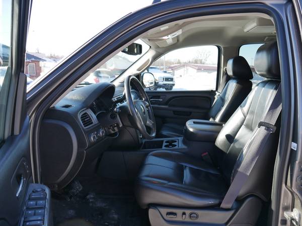 2011 Chevrolet Suburban LT 1500 - - by dealer for sale in Buffalo, MN – photo 6