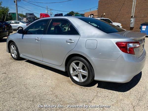2014 Toyota Camry SE 6-Speed Automatic - cars & trucks - by dealer -... for sale in Addison, IL – photo 2