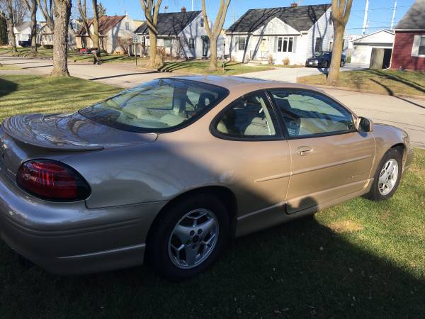 2001 Pontiac Grand Prix - cars & trucks - by owner - vehicle... for sale in Green Bay, WI – photo 2