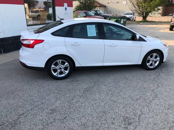 Low Mile 2014 Ford Focus SE - cars & trucks - by dealer - vehicle... for sale in Yorkville, IL – photo 4