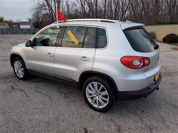2011 Volkswagen Tiguan SEL - cars & trucks - by dealer - vehicle... for sale in Green Bay, WI – photo 2