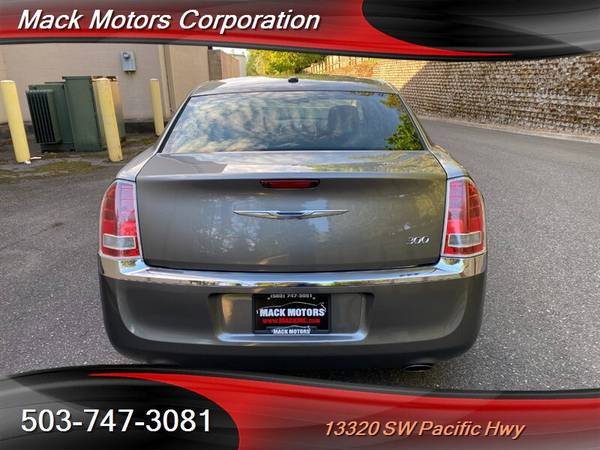 2012 Chrysler 300 Limited Pano Roof Navi Back-Up Camera 31MPG - cars for sale in Tigard, OR – photo 9