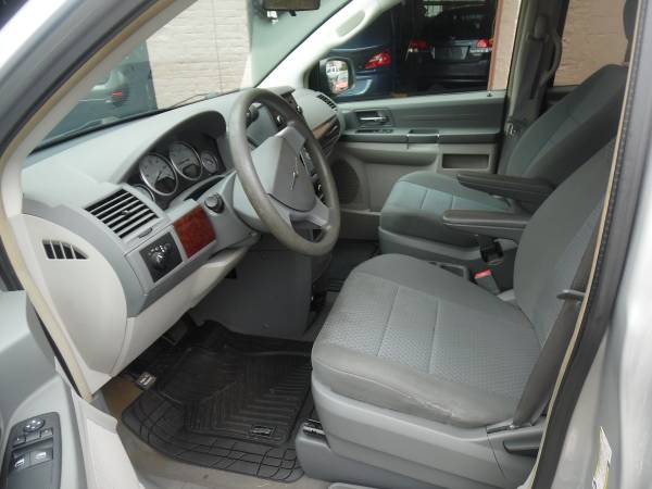 2010 Chrysler Town and Country - cars & trucks - by dealer - vehicle... for sale in New Britain, CT – photo 5