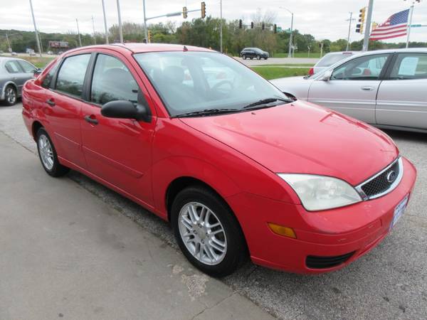 2006 Ford Focus SE ZX4 Sedan - Automatic/Wheels/Low Miles - 85K!! for sale in Des Moines, IA – photo 4